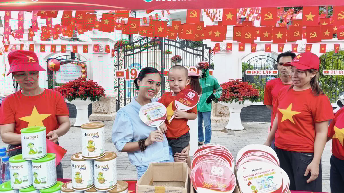Điểm cấp phát nước miễn phí tại Trung tâm Báo chí Thủ đô Hà Nội. Ảnh: Anh Đức. Điểm cấp phát nước miễn phí tại Trung tâm Báo chí Thủ đô Hà Nội. Ảnh: Anh Đức.