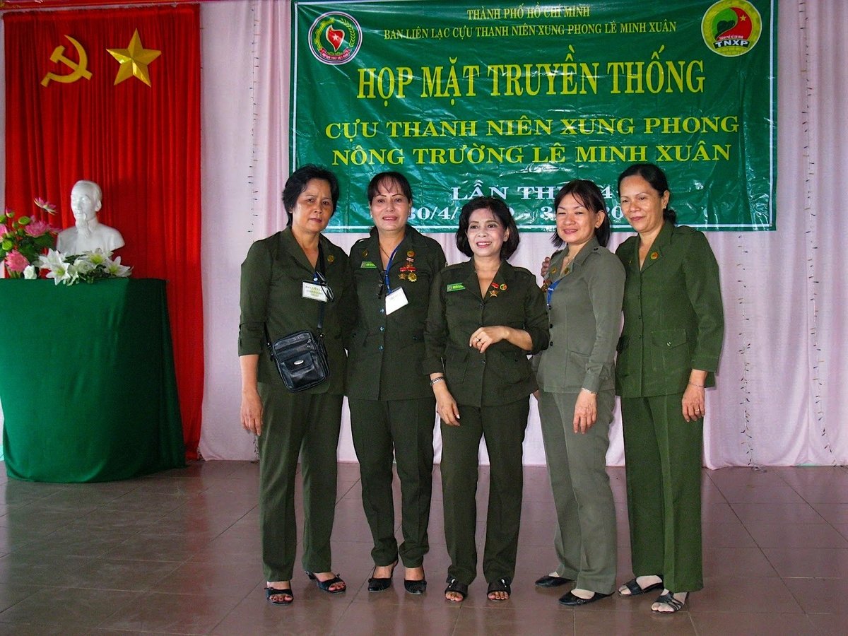 Liên đội 1 TNXP TP.HCM năm xưa trong lần họp mặt ngày 30/4/2025. Ảnh: Hồng Thuỷ. Liên đội 1 TNXP TP.HCM năm xưa trong lần họp mặt ngày 30/4/2025. Ảnh: Hồng Thuỷ.
