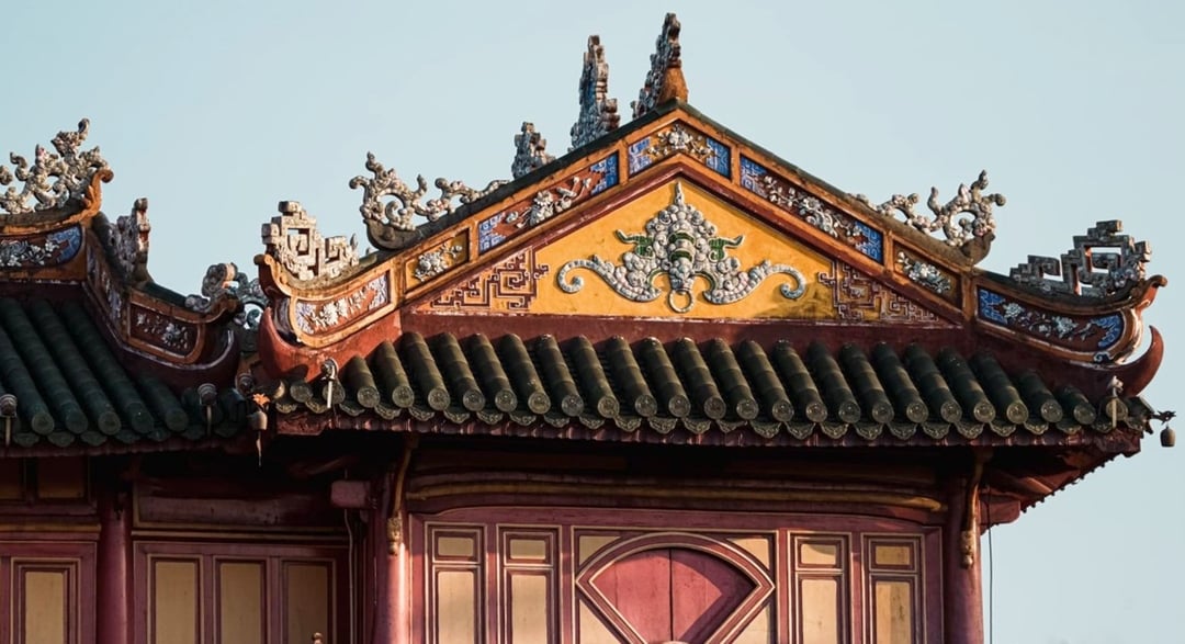 ‘Với nhiều người Việt Nam, đặc biệt là người dân Huế và những người yêu thích lịch sử, Ngọ Môn - Lầu Ngũ Phụng gắn liền với sự kiện vua Bảo Đại thoái vị tròn 80 năm trước. Sự nhận thức và kể lại truyền miệng trong cộng đồng cũng là cách để câu chuyện lịch sử tiếp tục được duy trì’, lãnh đạo Trung tâm Bảo tồn Di tích Cố đô Huế cho biết.