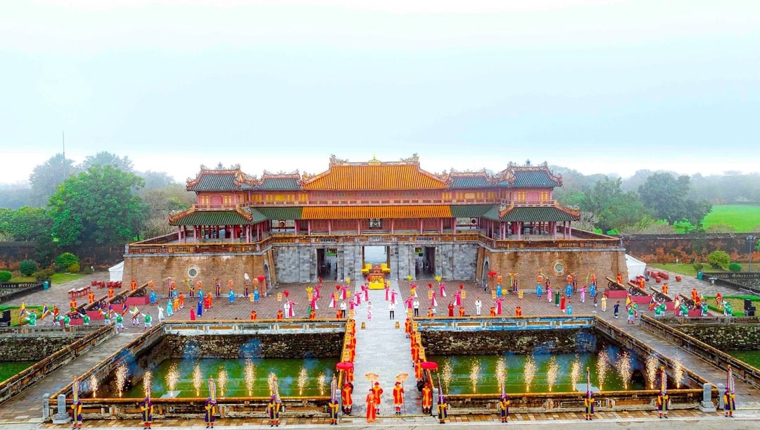 Đây còn là nơi diễn ra nhiều nghi thức trọng đại của triều đình nhà Nguyễn xưa như Ban Sóc, Truyền Lô, Duyệt binh… Cũng chính tại đây, lịch sử dân tộc rẽ sang trang mới với một sự kiện trọng đại vào năm 1945.