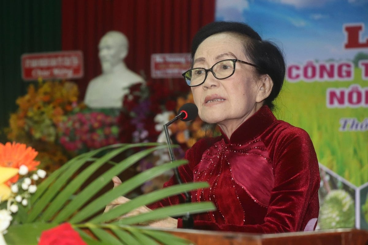 Anh hùng lao động Trần Ngọc Sương chia sẻ trong dịp Nông trường Sông Hậu chính thức có quyết định chuyển đổi thành Công ty TNHH MTV nông nghiệp Sông Hậu. Ảnh: Kim Anh. Anh hùng lao động Trần Ngọc Sương chia sẻ trong dịp Nông trường Sông Hậu chính thức có quyết định chuyển đổi thành Công ty TNHH MTV nông nghiệp Sông Hậu. Ảnh: Kim Anh.