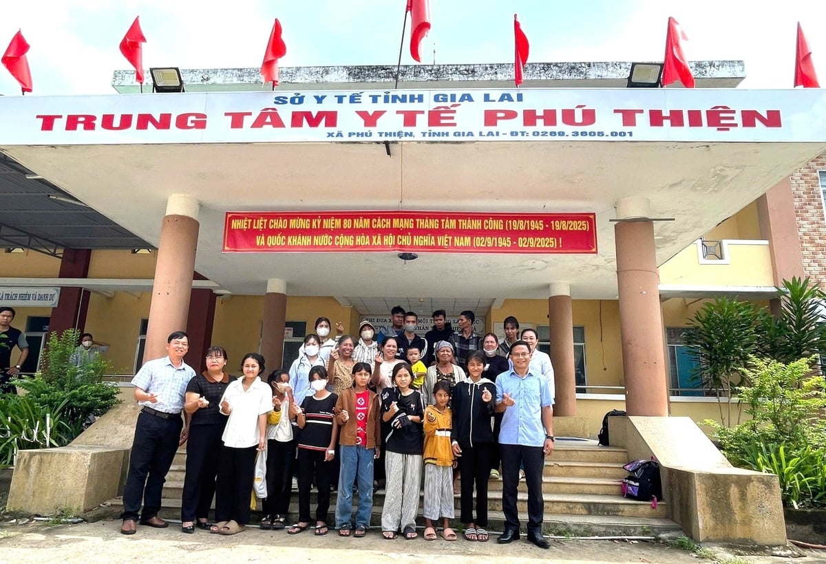 Trung tâm Y tế Phú Thiện là một trong ba tập thể được tuyên dương, khen thưởng vì đã có thành tích xuất sắc trong việc kịp thời cứu chữa nạn nhân vụ ngộ độc thực phẩm. Ảnh: ĐL. Trung tâm Y tế Phú Thiện là một trong ba tập thể được tuyên dương, khen thưởng vì đã có thành tích xuất sắc trong việc kịp thời cứu chữa nạn nhân vụ ngộ độc thực phẩm. Ảnh: ĐL.