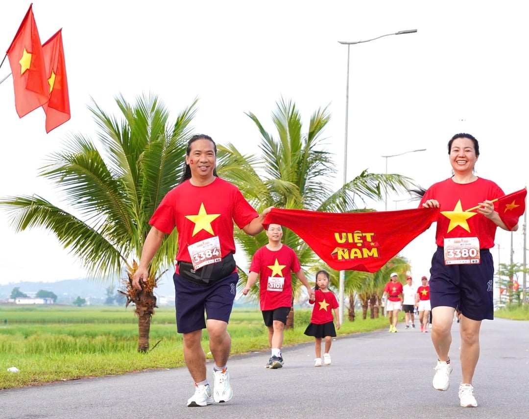 Hầu hết các vận động viên tham gia đều mang áo cờ đỏ sao vàng, thể hiện tinh thần yêu quê hương, đất nước. Hầu hết các vận động viên tham gia đều mang áo cờ đỏ sao vàng, thể hiện tinh thần yêu quê hương, đất nước.