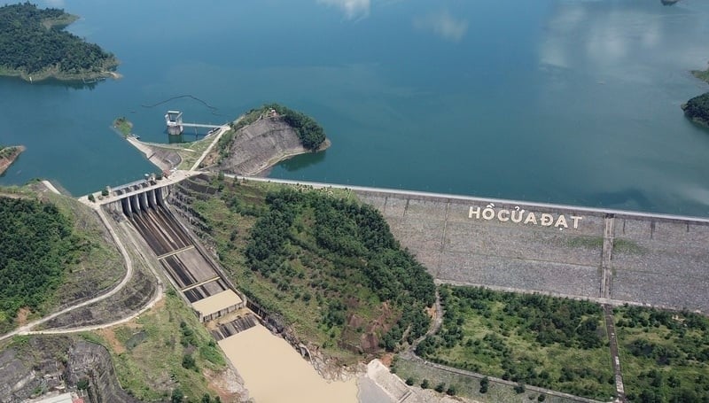 The Cua Dat reservoir features a 118-meter-high dam constructed with concrete-faced rockfill technology. Photo: Dong Thai.