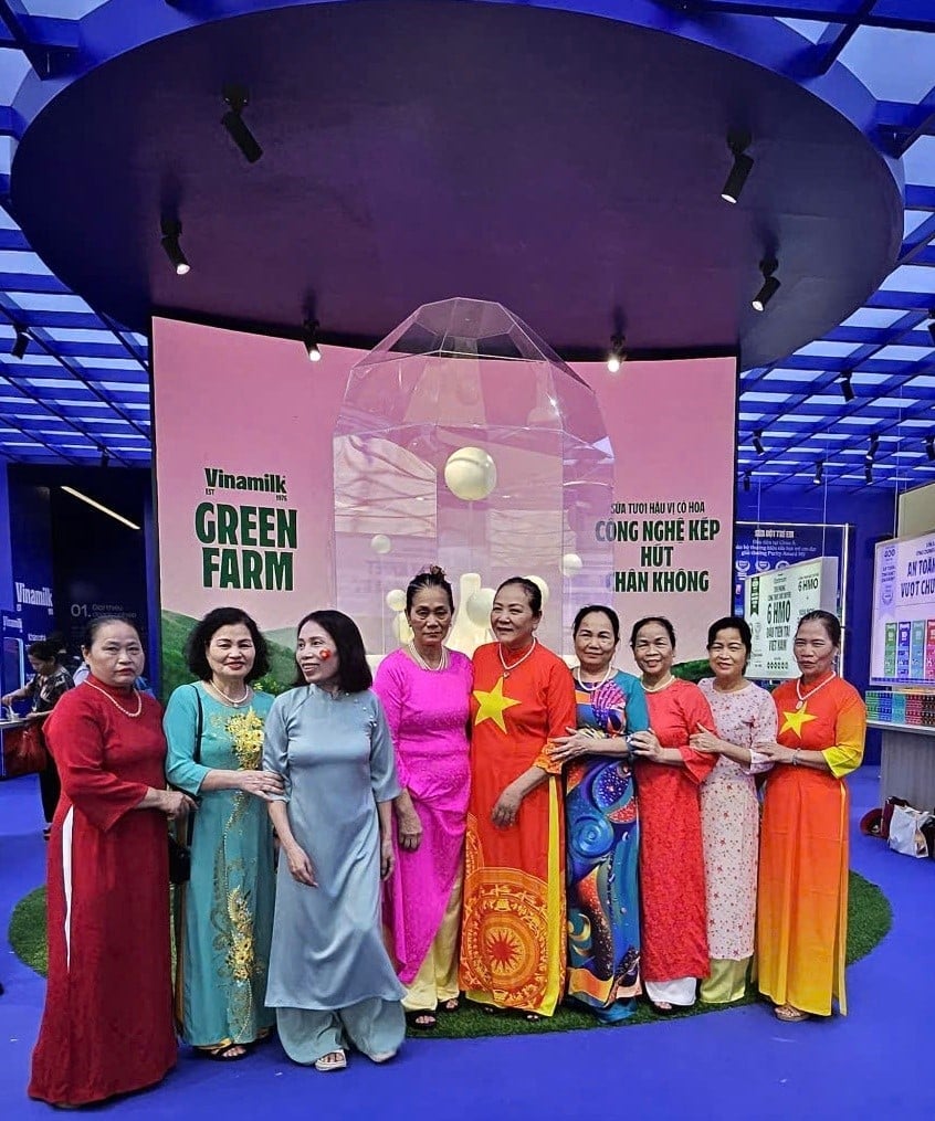 Không gian triển lãm của Vinamilk còn có nhiều góc check – in cho khách tham quan. Ảnh: Vi Nam. Không gian triển lãm của Vinamilk còn có nhiều góc check – in cho khách tham quan. Ảnh: Vi Nam.