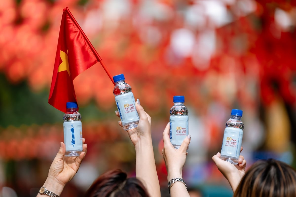 Vinamilk đồng hành cùng triệu trái tim Việt, góp mặt trong từng niềm vui nhỏ của đại lễ lớn. Ảnh: Vi Nam. Vinamilk đồng hành cùng triệu trái tim Việt, góp mặt trong từng niềm vui nhỏ của đại lễ lớn. Ảnh: Vi Nam.