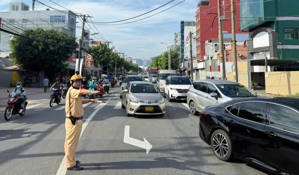 Một số tuyến đường ở TP.HCM sẽ bị cấm lưu thông để phục vụ bắn pháo hoa mừng Quốc khánh 2/9. Ảnh: Đình Du. Một số tuyến đường ở TP.HCM sẽ bị cấm lưu thông để phục vụ bắn pháo hoa mừng Quốc khánh 2/9. Ảnh: Đình Du.
