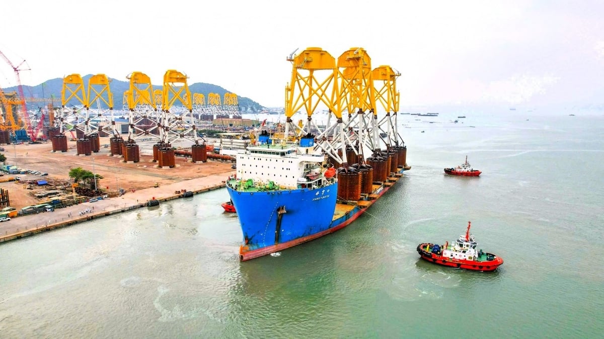 Bàn giao lô chân đế điện gió ngoài khơi đầu tiên của dự án CHW2204 cho Ørsted (Đan Mạch). Ảnh: Petrovietnam. Bàn giao lô chân đế điện gió ngoài khơi đầu tiên của dự án CHW2204 cho Ørsted (Đan Mạch). Ảnh: Petrovietnam.