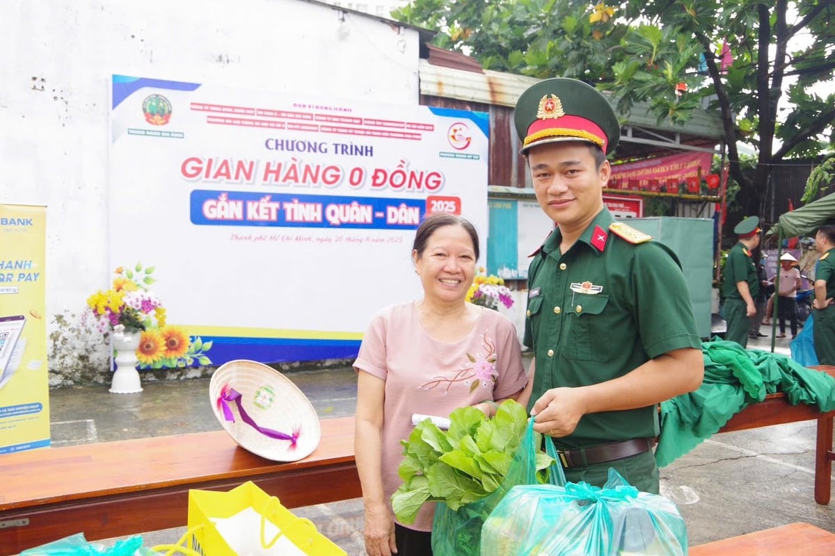 Chương trình 'Gian hàng 0 đồng, gắn kết tình quân – dân' có nhiều phần quà tặng người dân địa phương. Ảnh: Bộ Tư lệnh TP.HCM. Chương trình 'Gian hàng 0 đồng, gắn kết tình quân – dân' có nhiều phần quà tặng người dân địa phương. Ảnh: Bộ Tư lệnh TP.HCM.