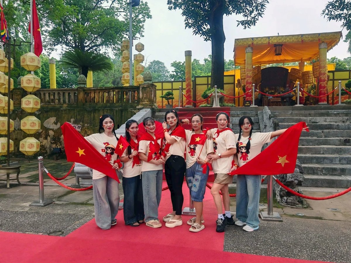 Khách du lịch tham quan Hoàng thành Thăng Long. Ảnh: Hoài Nam. Khách du lịch tham quan Hoàng thành Thăng Long. Ảnh: Hoài Nam.