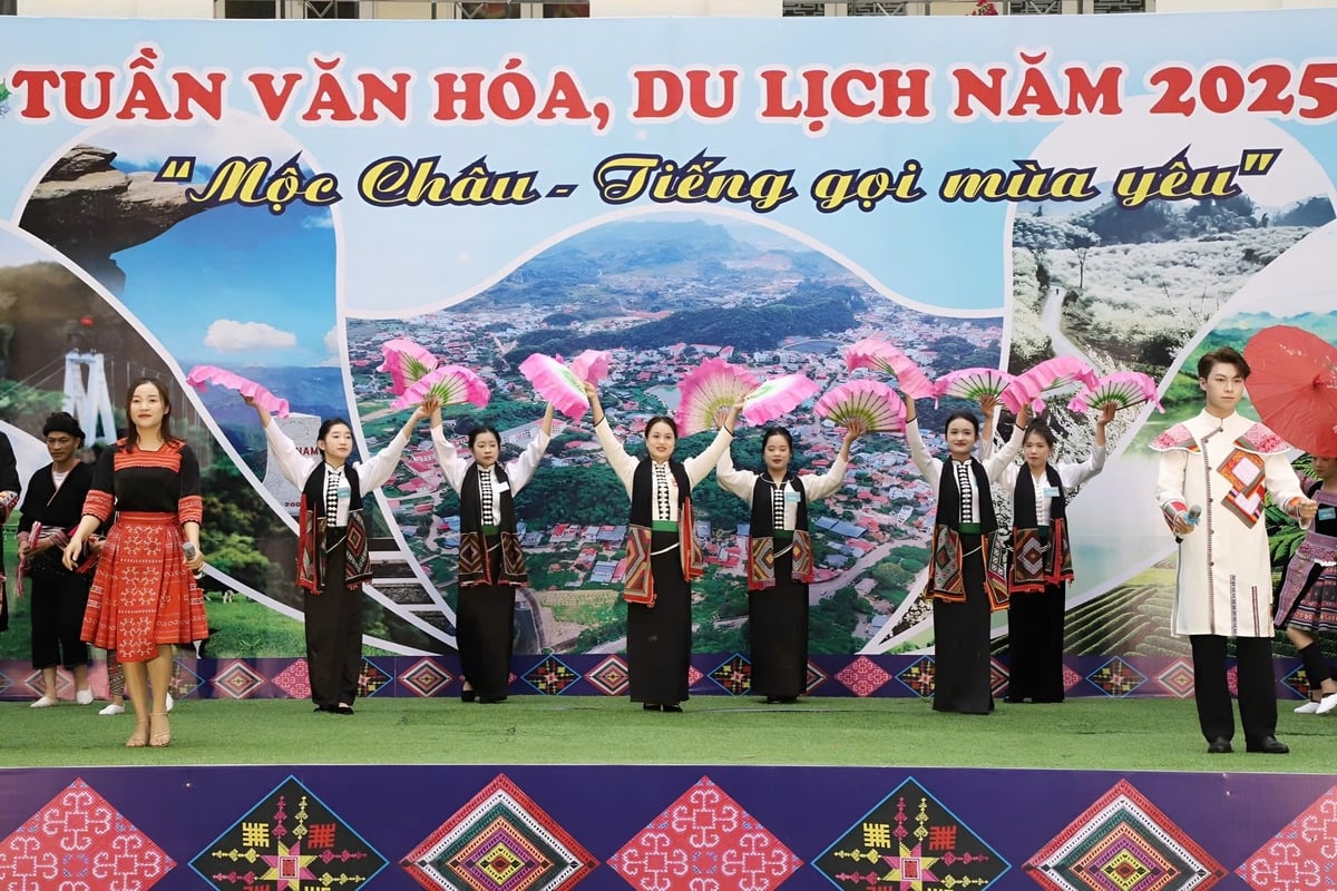 Đặc sắc các hoạt động trong Tuần Văn hóa 'Mộc Châu - Tiếng gọi mùa yêu'. Ảnh: Việt Anh. Đặc sắc các hoạt động trong Tuần Văn hóa 'Mộc Châu - Tiếng gọi mùa yêu'. Ảnh: Việt Anh.