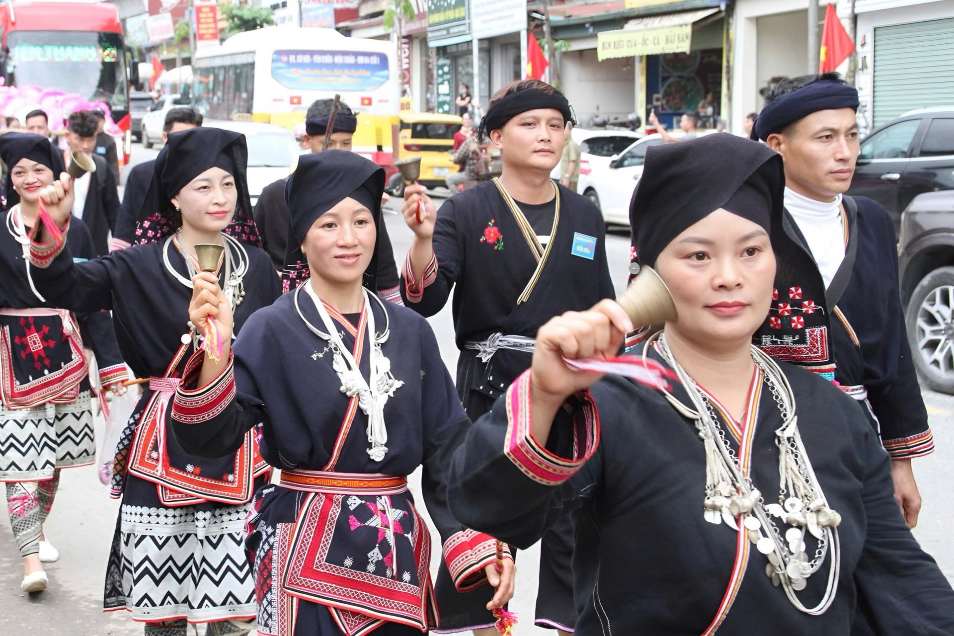 Hoạt động văn hóa cộng đồng đường phố của đồng bào dân tộc Dao. Ảnh: Việt Anh. Hoạt động văn hóa cộng đồng đường phố của đồng bào dân tộc Dao. Ảnh: Việt Anh.