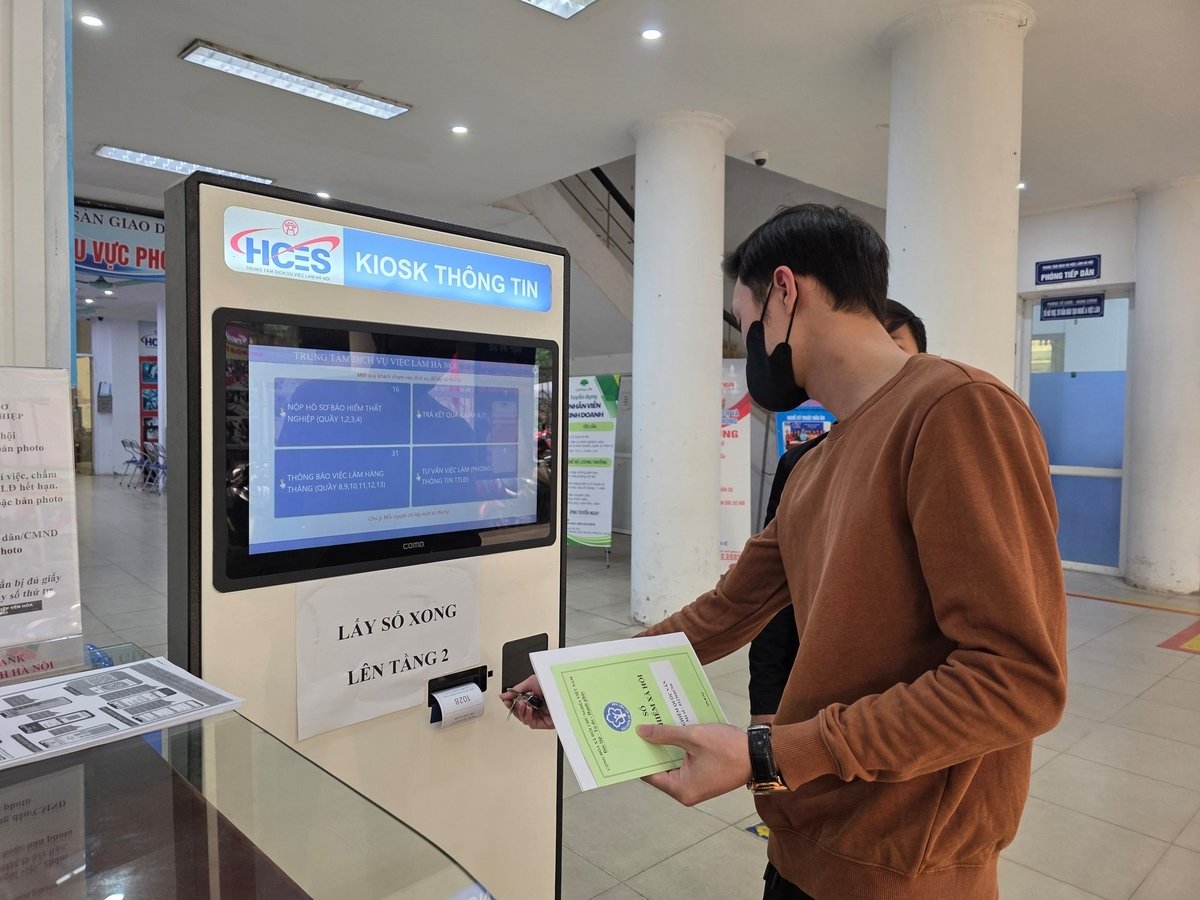 Người lao động đăng ký chính sách bảo hiểm thất nghiệp tại Trung tâm dịch vụ Việc làm Hà Nội. Ảnh: Nam Khánh. Người lao động đăng ký chính sách bảo hiểm thất nghiệp tại Trung tâm dịch vụ Việc làm Hà Nội. Ảnh: Nam Khánh.