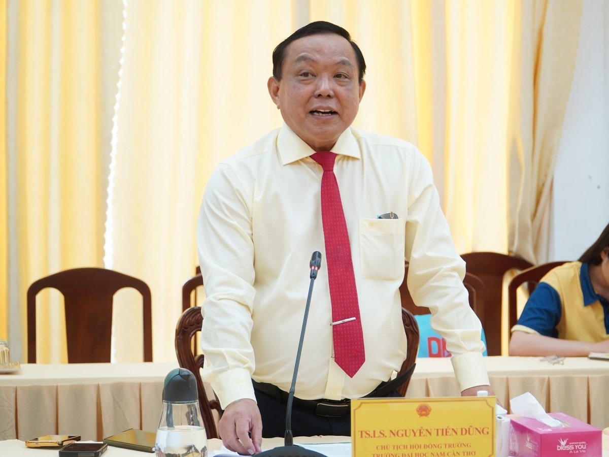 Ông Nguyễn Tiến Dũng - Chủ tịch Công ty Bệnh viện ĐH Nam Cần Thơ tiếp tục kiến nghị khó khăn liên quan đến lối vào bệnh viện. Ảnh: Kim Anh. Ông Nguyễn Tiến Dũng - Chủ tịch Công ty Bệnh viện ĐH Nam Cần Thơ tiếp tục kiến nghị khó khăn liên quan đến lối vào bệnh viện. Ảnh: Kim Anh.
