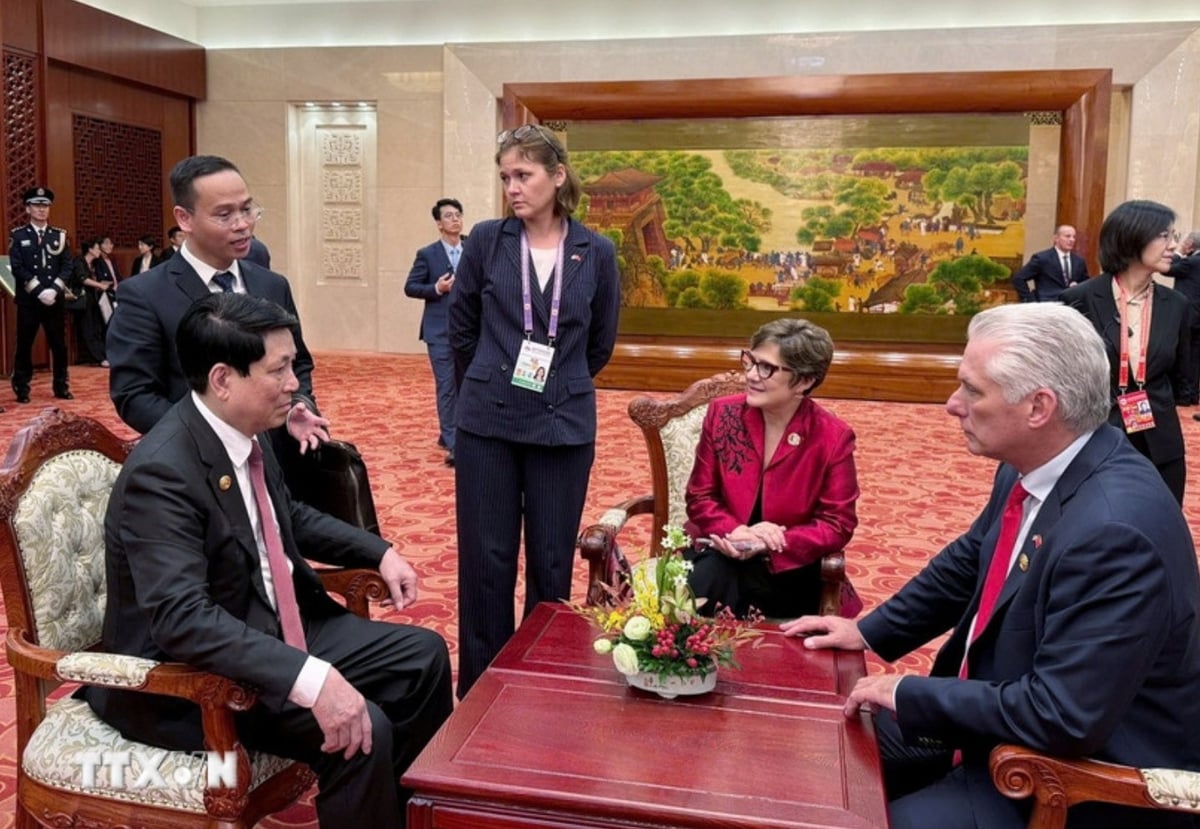 Chủ tịch nước Lương Cường gặp Bí thư Thứ nhất, Chủ tịch nước Cuba Miguel Diaz-Canel Bermudez. Ảnh: TTXVN Chủ tịch nước Lương Cường gặp Bí thư Thứ nhất, Chủ tịch nước Cuba Miguel Diaz-Canel Bermudez. Ảnh: TTXVN