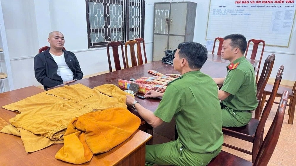 Đối tượng Nguyễn Văn Thanh Tấn tại cơ quan Công an. Ảnh: Công an tỉnh Đắk Lắk. Đối tượng Nguyễn Văn Thanh Tấn tại cơ quan Công an. Ảnh: Công an tỉnh Đắk Lắk.