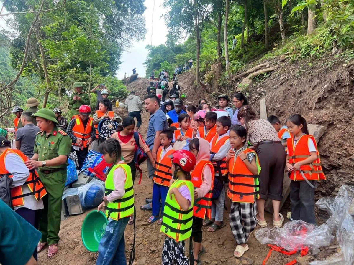 Hàng trăm học sinh ở xã Lượng Minh đối mặt với một năm học đầy gian nan sau lũ lụt lịch sử. Ảnh: UBND xã Lượng Minh. Hàng trăm học sinh ở xã Lượng Minh đối mặt với một năm học đầy gian nan sau lũ lụt lịch sử. Ảnh: UBND xã Lượng Minh.