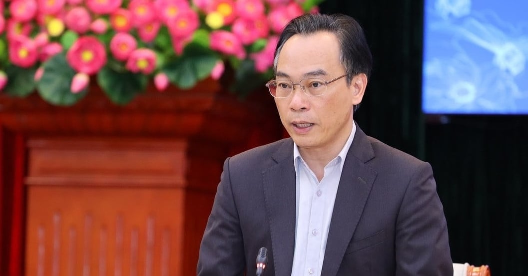 Thứ trưởng Bộ GD-ĐT Hoàng Minh Sơn được bổ nhiệm làm Giám đốc Đại học Quốc gia Hà Nội. Ảnh: MOET. Thứ trưởng Bộ GD-ĐT Hoàng Minh Sơn được bổ nhiệm làm Giám đốc Đại học Quốc gia Hà Nội. Ảnh: MOET.