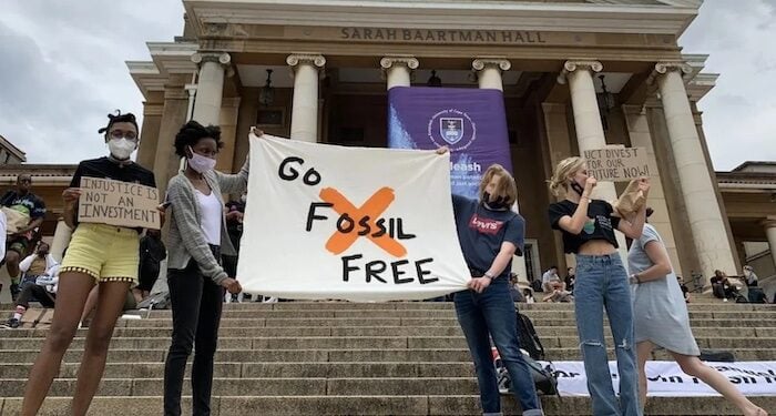Chiến dịch Fossil Ad Ban (FAB) kêu gọi cấm mọi quảng cáo về nhiên liệu hoá thạch. Ảnh: Fossil Free SA. Chiến dịch Fossil Ad Ban (FAB) kêu gọi cấm mọi quảng cáo về nhiên liệu hoá thạch. Ảnh: Fossil Free SA.