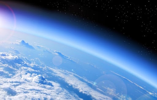 Ozone là 'lá chắn sinh học' của Trái đất, bảo vệ mọi sự sống khỏi bức xạ nguy hiểm từ Mặt Trời và góp phần duy trì môi trường sống ổn định cho con người và thiên nhiên. Ảnh minh hoạ. Ozone là 'lá chắn sinh học' của Trái đất, bảo vệ mọi sự sống khỏi bức xạ nguy hiểm từ Mặt Trời và góp phần duy trì môi trường sống ổn định cho con người và thiên nhiên. Ảnh minh hoạ.