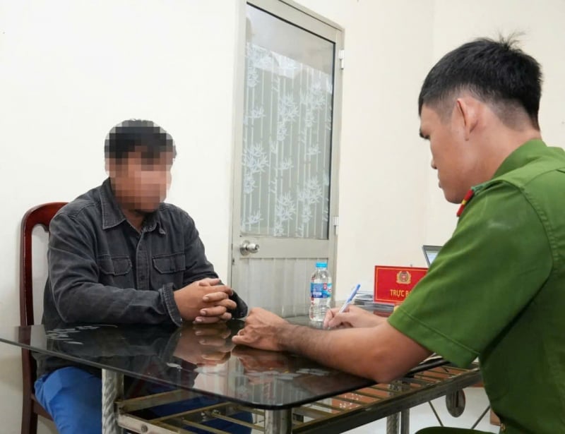Công an TP Cần Thơ làm việc với Nguyễn Hoàng Q. Ảnh: Văn Đức. Công an TP Cần Thơ làm việc với Nguyễn Hoàng Q. Ảnh: Văn Đức.
