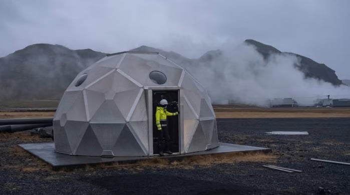 A start-up in Iceland is developing methods to store CO₂ drawn from a nearby power plant by mixing it with water and injecting it into basalt rock. Photo: Marko Djurica/Reuters.