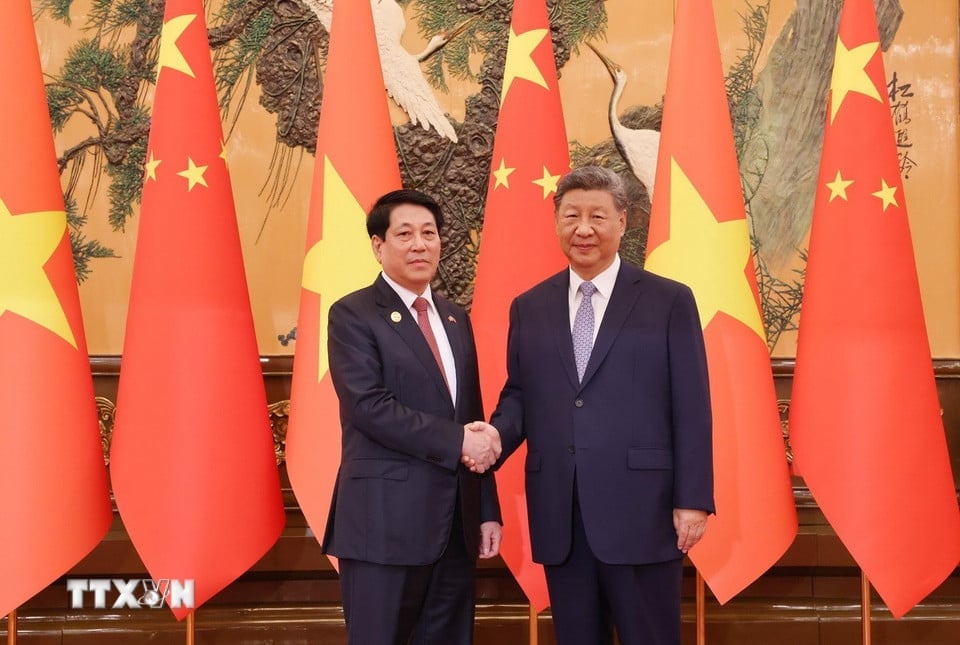 Tổng Bí thư, Chủ tịch Trung Quốc Tập Cận Bình đón Chủ tịch nước Lương Cường. Ảnh: TTXVN. Tổng Bí thư, Chủ tịch Trung Quốc Tập Cận Bình đón Chủ tịch nước Lương Cường. Ảnh: TTXVN.