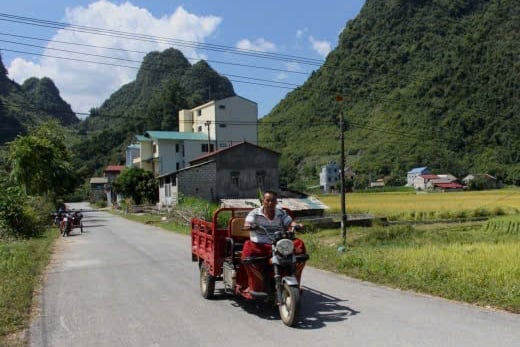 Cơ sở hạ tầng được cải thiện tạo đà cho phát triển sản xuất. Ảnh: Bảo Hà. Cơ sở hạ tầng được cải thiện tạo đà cho phát triển sản xuất. Ảnh: Bảo Hà.