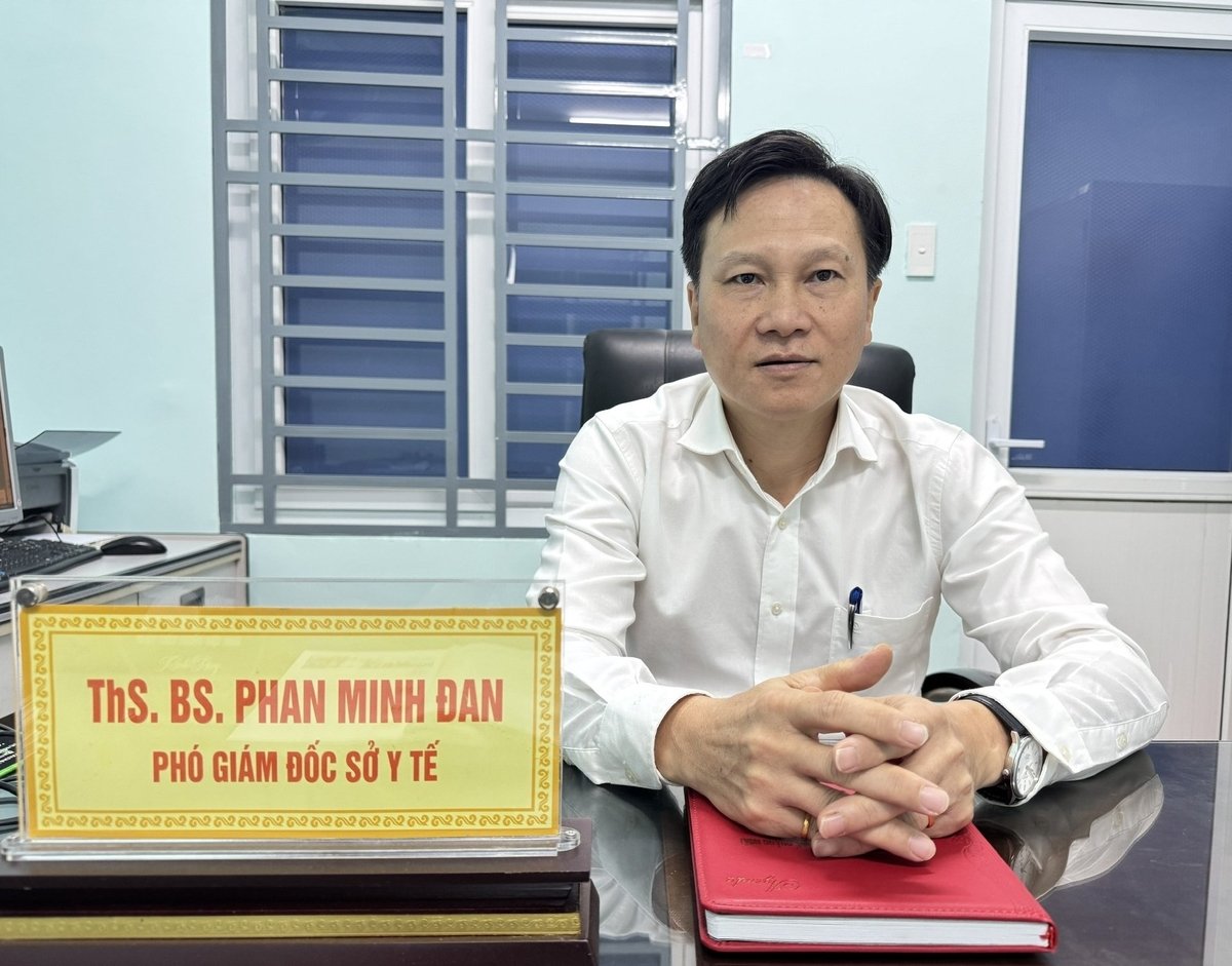 Ông Phan Minh Đan, Phó Giám đốc Sở Y tế Quảng Ngãi chia sẻ với phóng viên Báo Nông nghiệp và Môi trường về công tác phòng chống tác hại thuốc lá trên địa bàn. Ảnh: L.K.