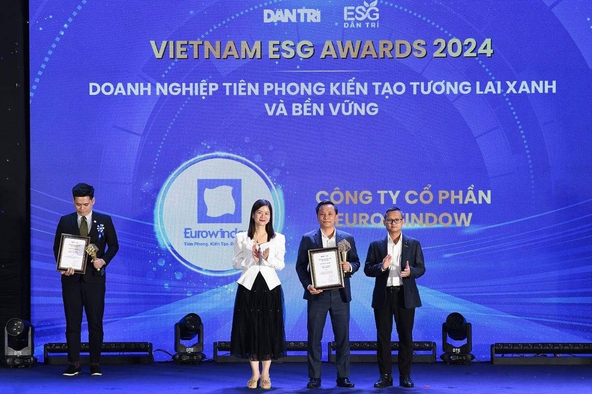 Eurowindow vinh dự được vinh danh tại Vietnam ESG Awards. Ảnh: Ngọc Hà. Eurowindow vinh dự được vinh danh tại Vietnam ESG Awards. Ảnh: Ngọc Hà.