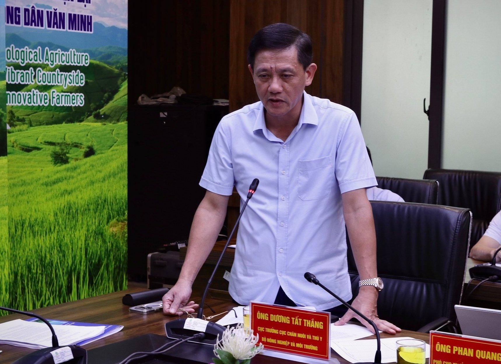 Ông Dương Tất Thắng cho biết, số ổ dịch tả lợn châu Phi trong tháng 8 giảm mạnh, còn 446 ổ so với hơn 600.000 con bị tiêu hủy trong tháng 7. Ảnh: Hoài Thơ. Ông Dương Tất Thắng cho biết, số ổ dịch tả lợn châu Phi trong tháng 8 giảm mạnh, còn 446 ổ so với hơn 600.000 con bị tiêu hủy trong tháng 7. Ảnh: Hoài Thơ.
