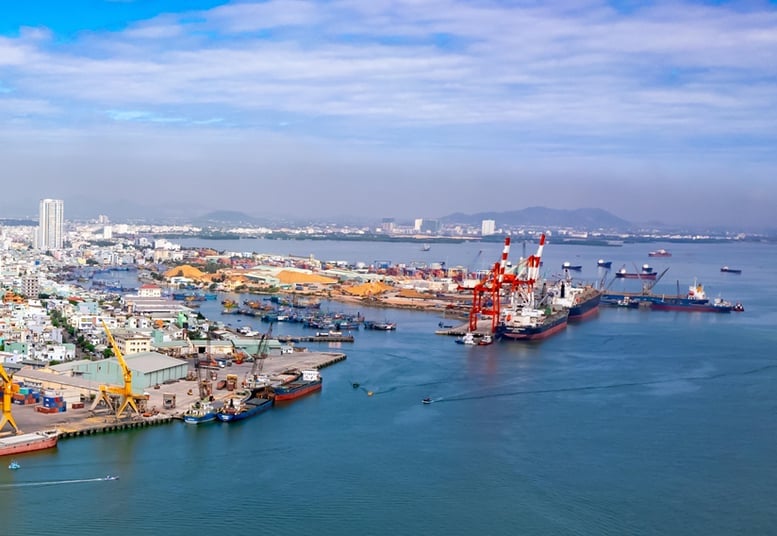 Các bộ, ngành, địa phương có biển có trách nhiệm cung cấp, chia sẻ công khai những thông tin, tài liệu định kỳ 2 lần/năm. Lần 1 trước ngày 31/5, lần 2 trước ngày 5/12 hằng năm để phục vụ cuộc họp định kỳ 2 lần/năm của Ủy ban. Ảnh: Minh Hiển. Các bộ, ngành, địa phương có biển có trách nhiệm cung cấp, chia sẻ công khai những thông tin, tài liệu định kỳ 2 lần/năm. Lần 1 trước ngày 31/5, lần 2 trước ngày 5/12 hằng năm để phục vụ cuộc họp định kỳ 2 lần/năm của Ủy ban. Ảnh: Minh Hiển.