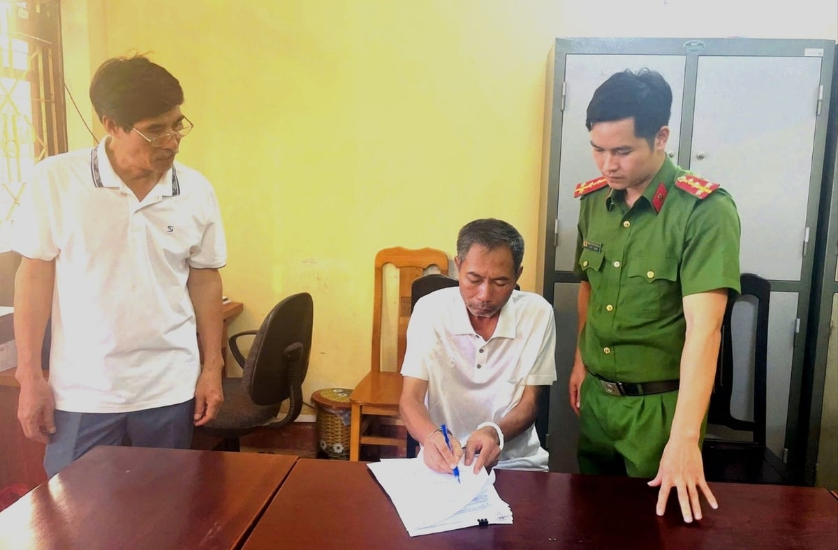 Đối tượng Lê Văn Uyển bị bắt về hành vi lừa đảo chiếm đoạt tài sản. Ảnh: Công an tỉnh Lào Cai. Đối tượng Lê Văn Uyển bị bắt về hành vi lừa đảo chiếm đoạt tài sản. Ảnh: Công an tỉnh Lào Cai.