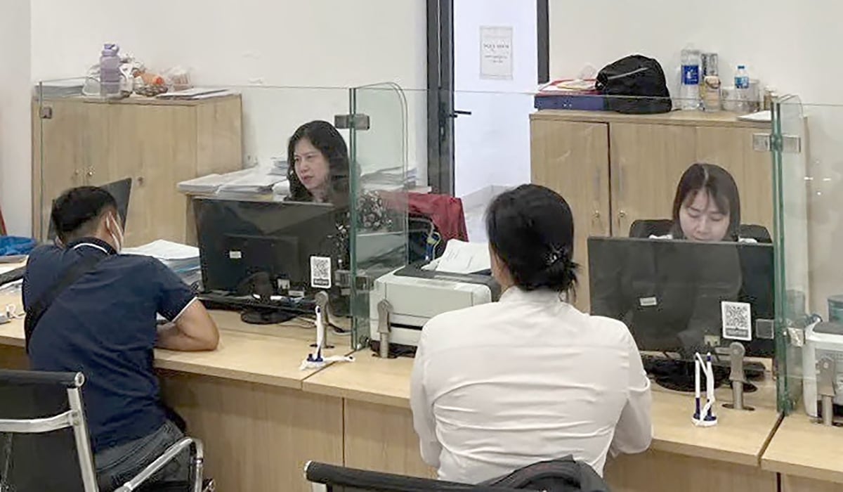 Giải quyết thủ tục hành chính trong lĩnh vực tài chính tại Trung tâm Phục vụ hành chính công tỉnh Đồng Nai. Ảnh: Tường Tú. Giải quyết thủ tục hành chính trong lĩnh vực tài chính tại Trung tâm Phục vụ hành chính công tỉnh Đồng Nai. Ảnh: Tường Tú.