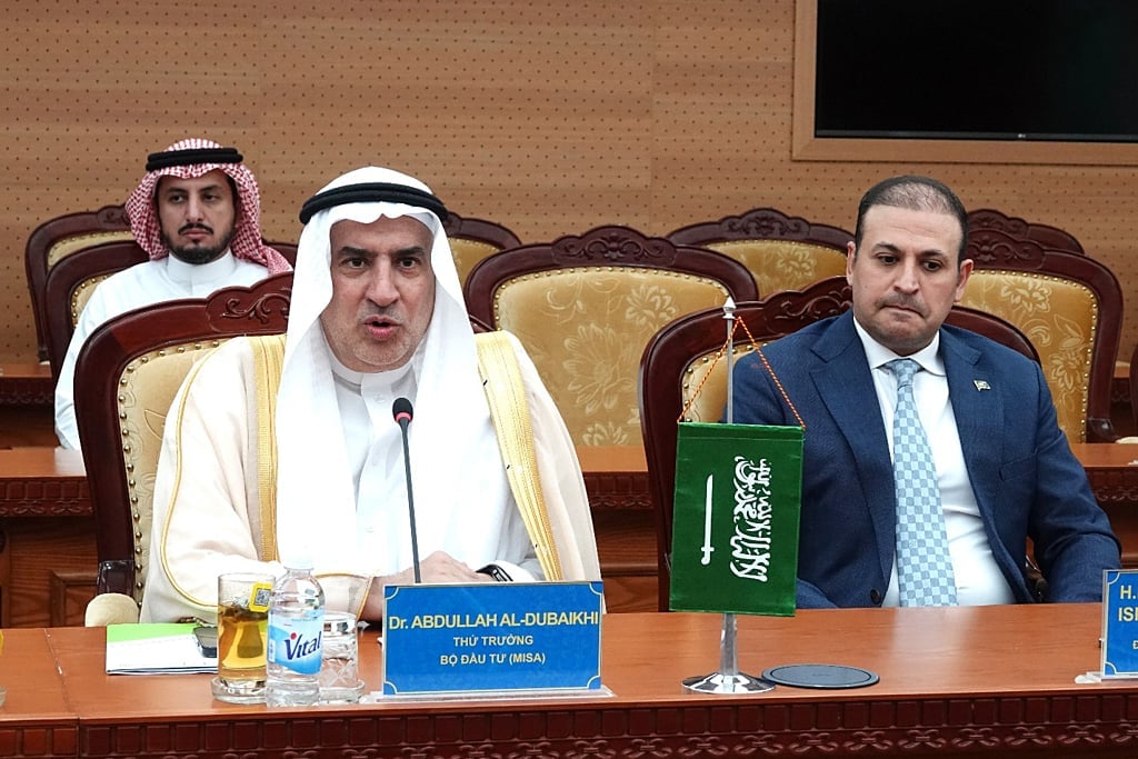 Thứ trưởng Abdullah Al-Dubaikhi và Đại sứ Mohamed Ismaeil A. Dahlwy tại buổi tiếp. Ảnh: MOF. Thứ trưởng Abdullah Al-Dubaikhi và Đại sứ Mohamed Ismaeil A. Dahlwy tại buổi tiếp. Ảnh: MOF.