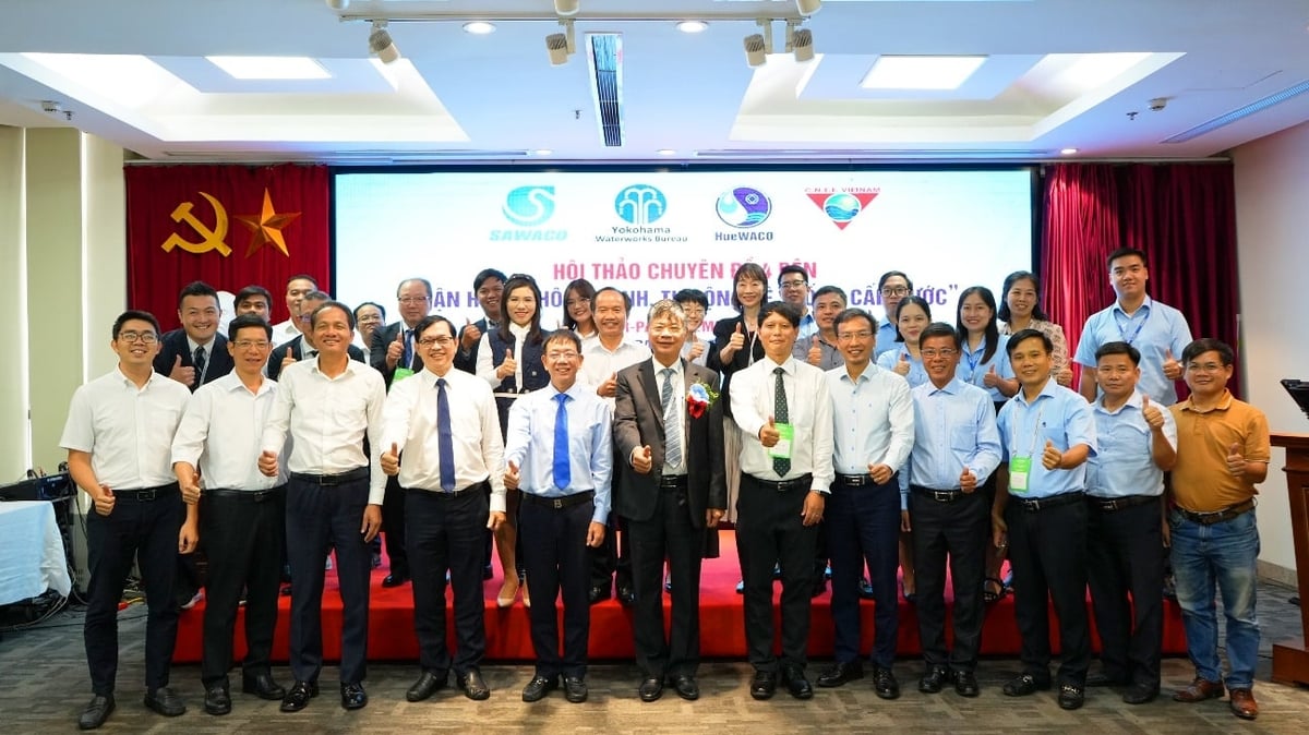HueWACO đã và đang đẩy mạnh chuyển đổi số, kiến tạo ngành cấp nước bền vững. (Trong ảnh: Hội thảo chuyên đề 4 bên về ‘Vận hành tự động, thông minh Hệ thống cấp nước’: Bước tiến hợp tác giữa HueWACO và các đối tác trong nước và quốc tế’). Ảnh: HueWACO. HueWACO đã và đang đẩy mạnh chuyển đổi số, kiến tạo ngành cấp nước bền vững. (Trong ảnh: Hội thảo chuyên đề 4 bên về ‘Vận hành tự động, thông minh Hệ thống cấp nước’: Bước tiến hợp tác giữa HueWACO và các đối tác trong nước và quốc tế’). Ảnh: HueWACO.