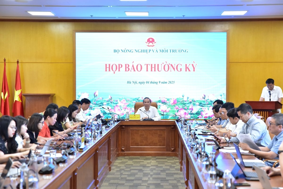 Thứ trưởng Phùng Đức Tiến chủ trì họp báo thường kỳ 8 tháng đầu năm 2025. Ảnh: Kiều Chi. Thứ trưởng Phùng Đức Tiến chủ trì họp báo thường kỳ 8 tháng đầu năm 2025. Ảnh: Kiều Chi.