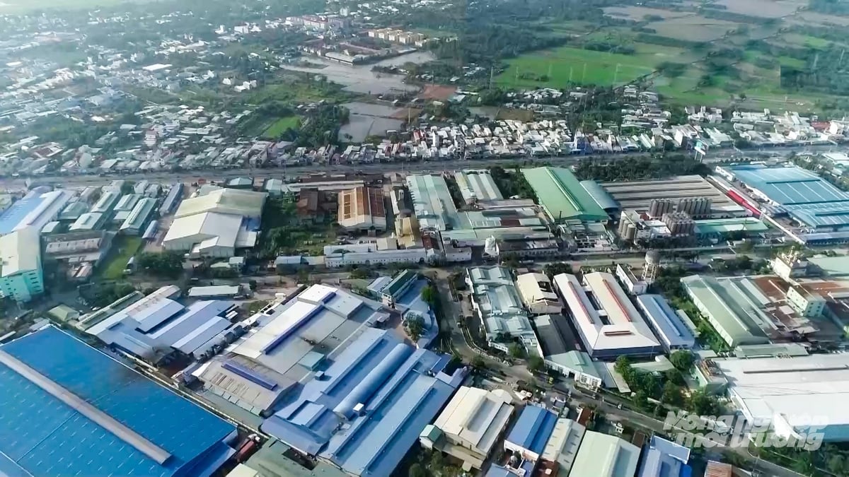 UBND thành phố cần Thơ ban hành nhiều chính đặc thù về thuế về đất đai và tín dụng, tạo điều kiện thuận lợi thu hút doanh nghiệp đầu tư. Ảnh: Văn Vũ. UBND thành phố cần Thơ ban hành nhiều chính đặc thù về thuế về đất đai và tín dụng, tạo điều kiện thuận lợi thu hút doanh nghiệp đầu tư. Ảnh: Văn Vũ.
