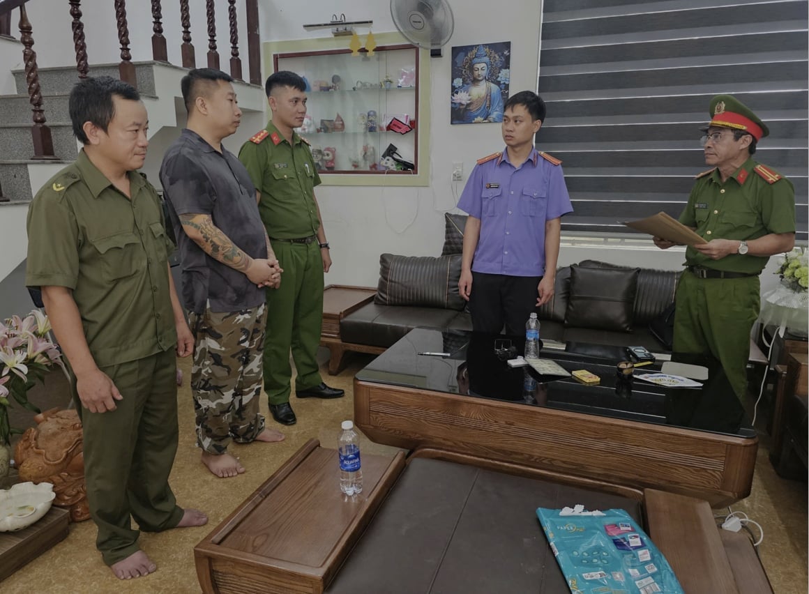 Đối tượng Phạm Duy bị cơ quan chức năng ra quyết định tạm giữ người trong trường hợp khẩn cấp. Ảnh: Công an tỉnh Quảng Trị. Đối tượng Phạm Duy bị cơ quan chức năng ra quyết định tạm giữ người trong trường hợp khẩn cấp. Ảnh: Công an tỉnh Quảng Trị.