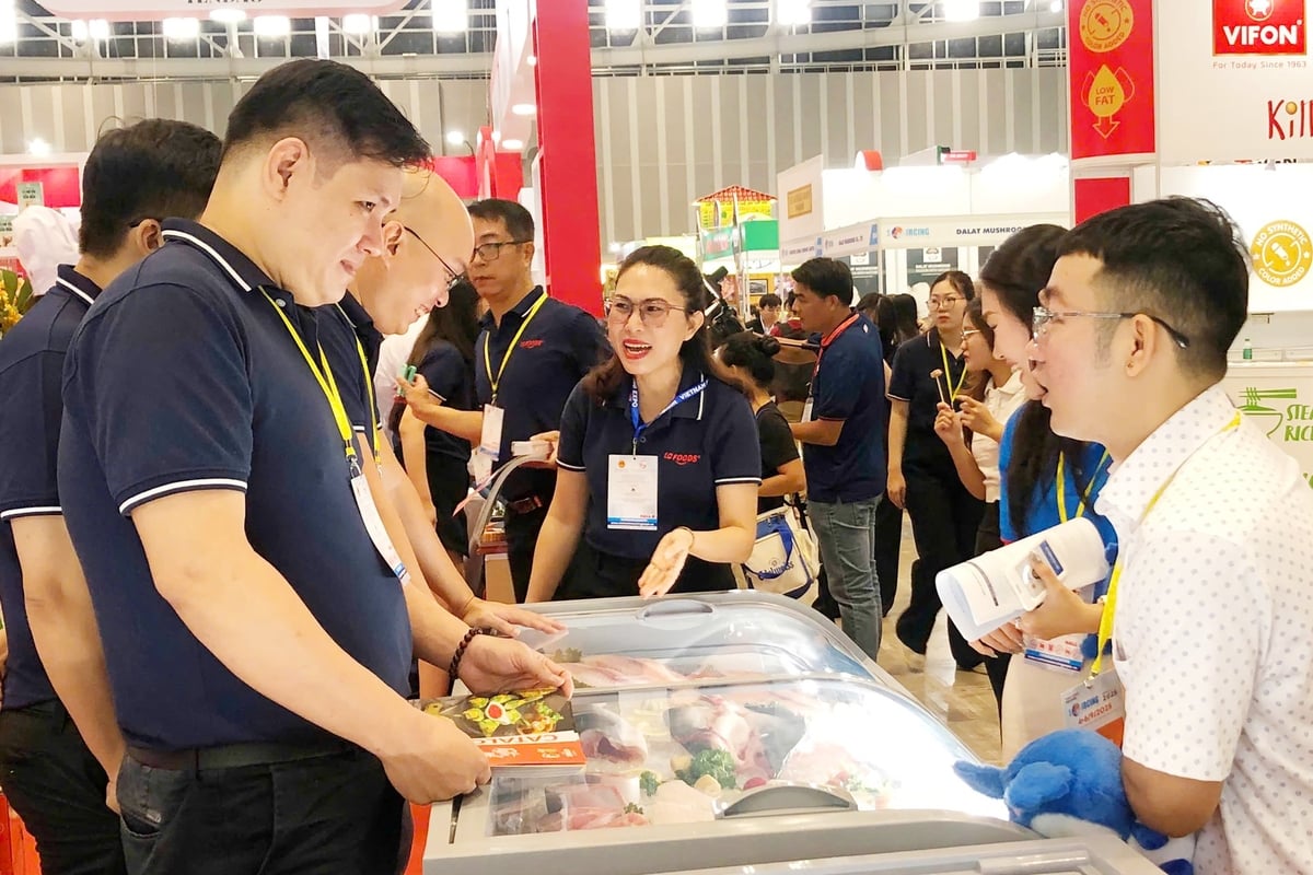 400 doanh nghiệp Việt Nam tham gia trưng bày, giới thiệu sản phẩm tại Vietnam International Sourcing 2025. Ảnh: Nguyễn Thủy. 400 doanh nghiệp Việt Nam tham gia trưng bày, giới thiệu sản phẩm tại Vietnam International Sourcing 2025. Ảnh: Nguyễn Thủy.