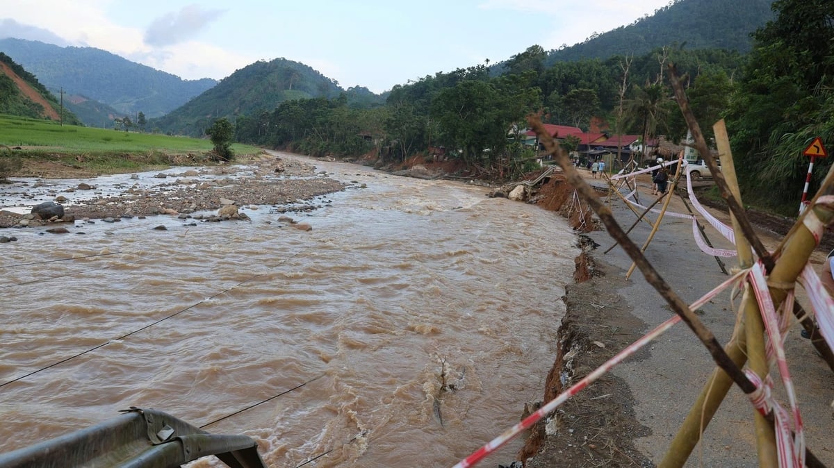 Quốc lộ 47 đoạn qua xã Yên Nhân bị sạt lở nghiêm trọng. Ảnh: Thanh Tâm. Quốc lộ 47 đoạn qua xã Yên Nhân bị sạt lở nghiêm trọng. Ảnh: Thanh Tâm.