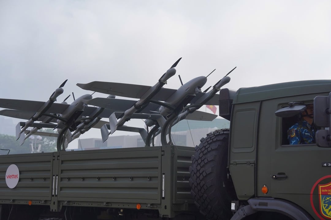 Tổ hợp bao gồm UAV trinh sát phát hiện nhận dạng mục tiêu với độ chính xác cao, tích hợp radar, cảm biến quang điện. Ảnh: TN.