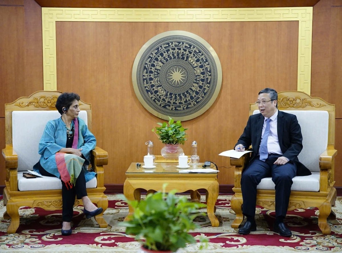 Thứ trưởng Hoàng Trung và bà Kanni Wignaraja thảo luận về các sáng kiến do UNDP phối hợp cùng Bộ Nông nghiệp và Môi trường trong thời gian qua và định hướng hợp tác trong thời gian tới. Ảnh: Linh Linh. Thứ trưởng Hoàng Trung và bà Kanni Wignaraja thảo luận về các sáng kiến do UNDP phối hợp cùng Bộ Nông nghiệp và Môi trường trong thời gian qua và định hướng hợp tác trong thời gian tới. Ảnh: Linh Linh.