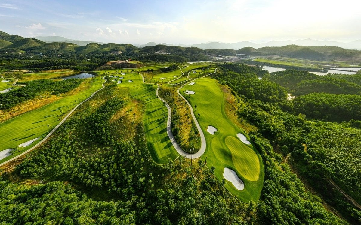 Văn Lang Empire T&T Golf Club là sân golf 5 sao chất lượng cao. Văn Lang Empire T&T Golf Club là sân golf 5 sao chất lượng cao.