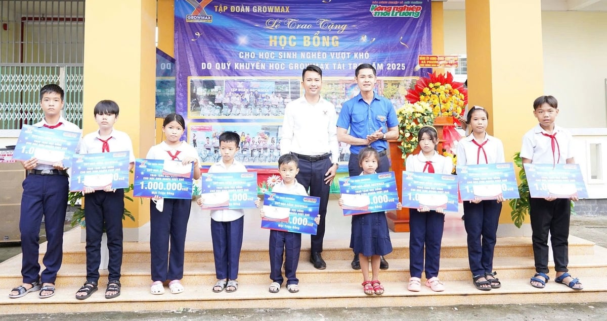 Tập Đoàn GrowMax phối hợp cùng Báo Nông nghiệp và Môi trường tổ chức trao quà tại tỉnh Tây Ninh. Ảnh: Trần Trung. Tập Đoàn GrowMax phối hợp cùng Báo Nông nghiệp và Môi trường tổ chức trao quà tại tỉnh Tây Ninh. Ảnh: Trần Trung.