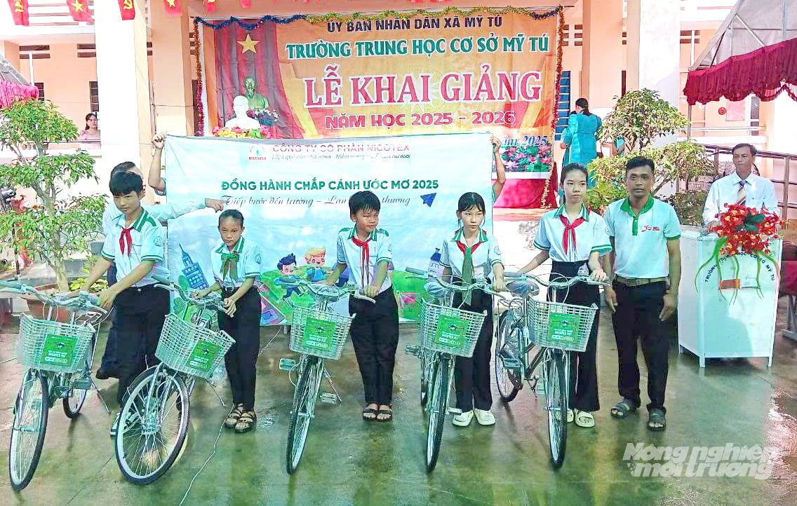 Chương trình 'Chắp cánh ước mơ' của Nicotex Cần Thơ không chỉ đơn thuần là hoạt động trao quà, mà còn là sự kết nối yêu thương giữa doanh nghiệp với cộng đồng. Ảnh: Lê Hoàng Vũ. Chương trình 'Chắp cánh ước mơ' của Nicotex Cần Thơ không chỉ đơn thuần là hoạt động trao quà, mà còn là sự kết nối yêu thương giữa doanh nghiệp với cộng đồng. Ảnh: Lê Hoàng Vũ.