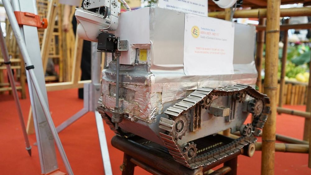 Mô hình robot thăm dò thân đập - 'cánh tay' số bảo vệ an ninh nguồn nước. Ảnh: Nguyễn Thủy. Mô hình robot thăm dò thân đập - 'cánh tay' số bảo vệ an ninh nguồn nước. Ảnh: Nguyễn Thủy.