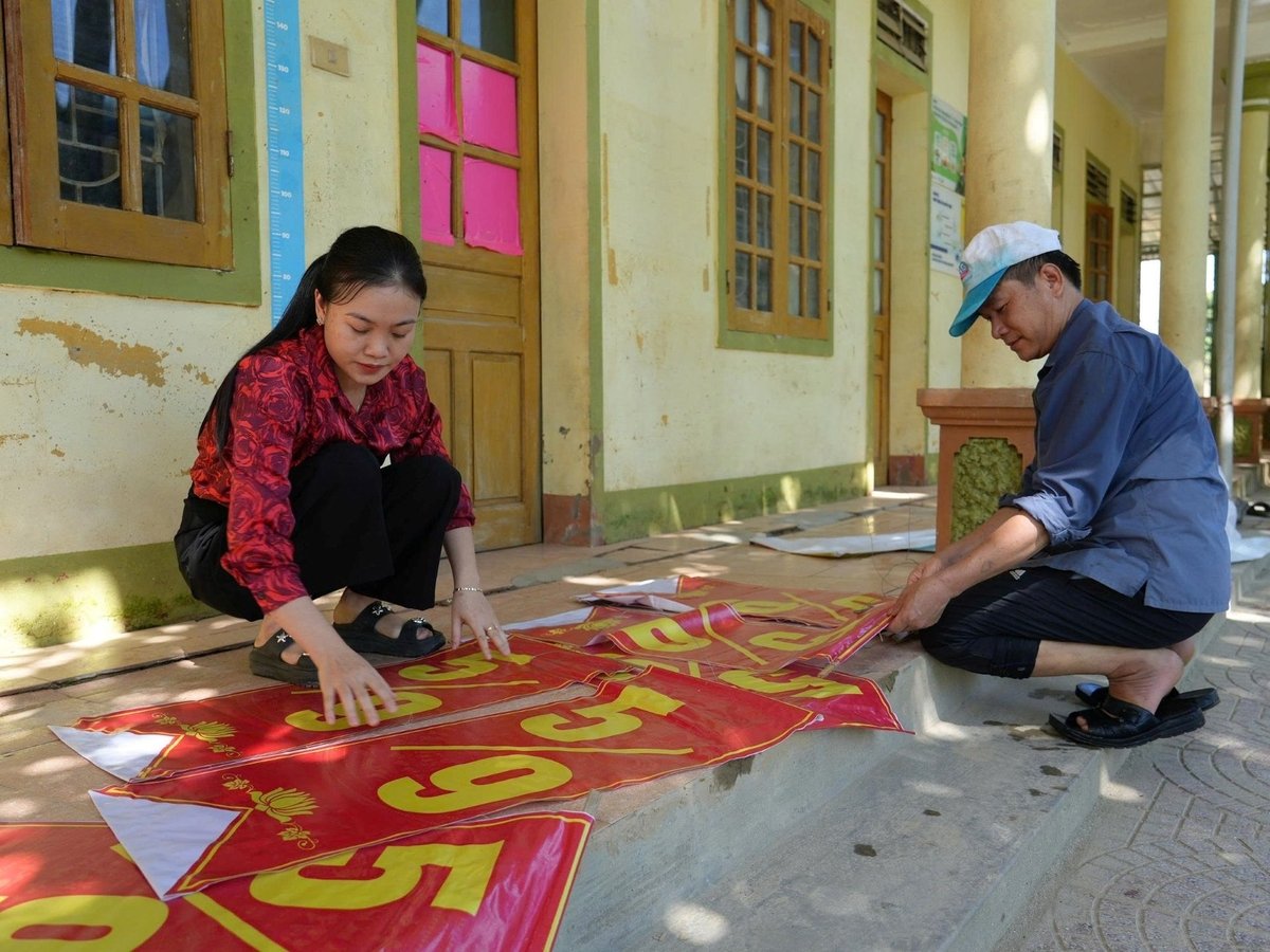 Các thầy cô giáo tất bật chuẩn bị cho năm học mới. Ảnh: Phạm Tuân. Các thầy cô giáo tất bật chuẩn bị cho năm học mới. Ảnh: Phạm Tuân.