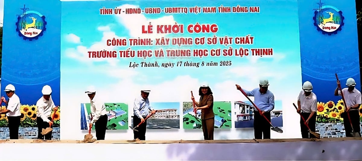 Các đại biểu thực hiện nghi thức động thổ khởi công dự án. Ảnh: GD&ĐT Đồng Nai. Các đại biểu thực hiện nghi thức động thổ khởi công dự án. Ảnh: GD&ĐT Đồng Nai.