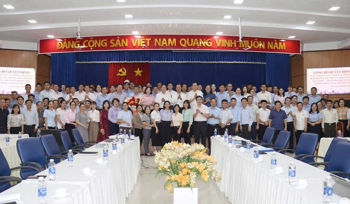 Các cán bộ, viên chức thuộc Văn phòng Đăng ký đất đai tỉnh được cử đi hỗ trợ các địa phương về chuyên môn, nghiệp vụ trong quản lý đất đai. Ảnh: CTV. Các cán bộ, viên chức thuộc Văn phòng Đăng ký đất đai tỉnh được cử đi hỗ trợ các địa phương về chuyên môn, nghiệp vụ trong quản lý đất đai. Ảnh: CTV.